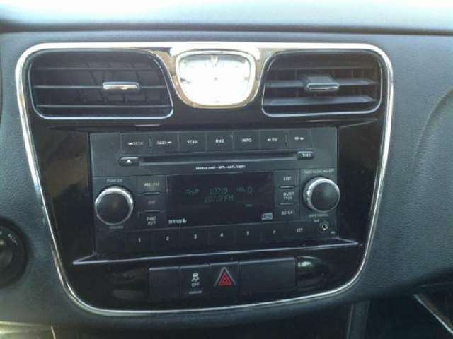 2012 Chrysler 200 Touring 4dr Sedan